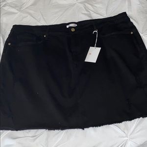 Good American black denim skirt